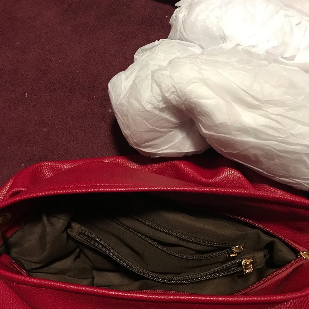 Red Tote. - Picture 3 of 3